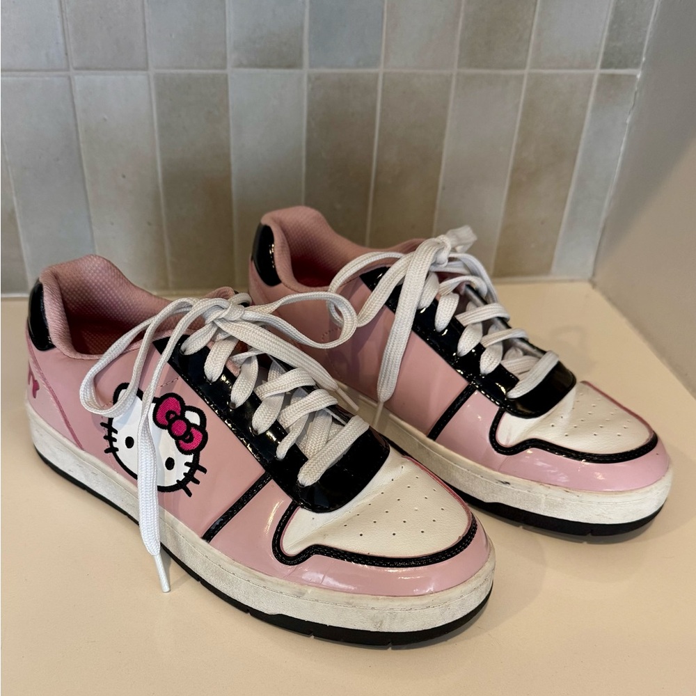 Hello Kitty by Sanrio Pink Sneakers Women’s Size 8 Kawaii Cute Licensed Shoes
